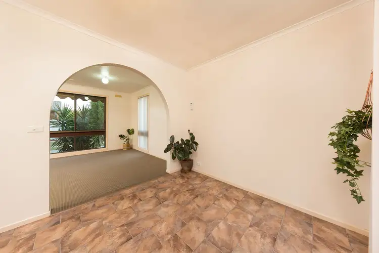 Fifth view of Homely house listing, 4 KARALLA COURT, Wodonga VIC 3690