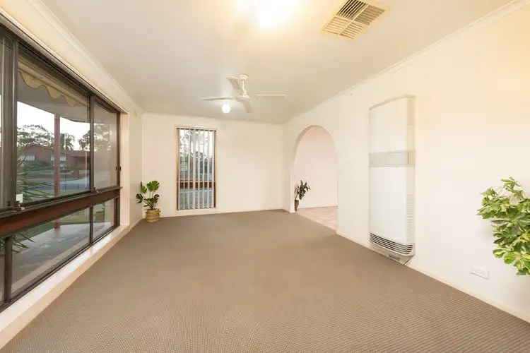 Sixth view of Homely house listing, 4 KARALLA COURT, Wodonga VIC 3690