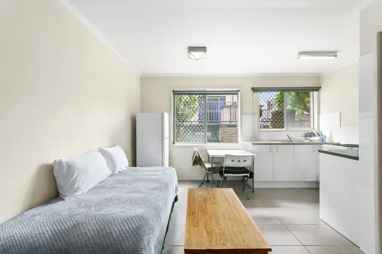 3/7 Surf Parade, Broadbeach QLD 4218