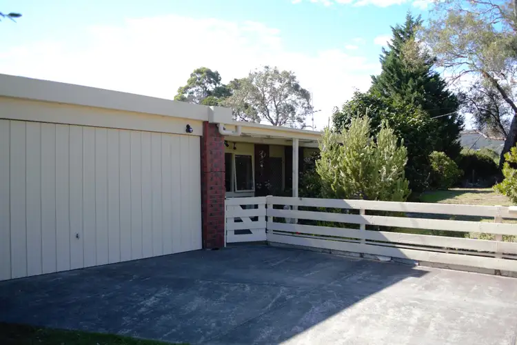 16 Leura Crescent, Rosebud VIC 3939