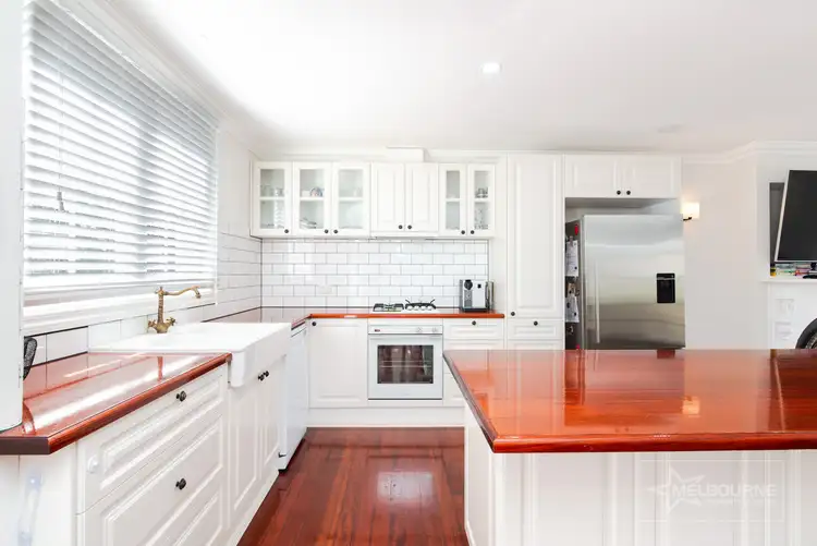 Second view of Homely house listing, 5 Donat Court, Craigieburn VIC 3064