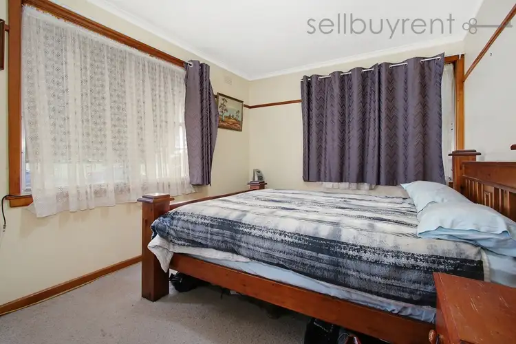Fifth view of Homely house listing, 2 LINDSAY STREET, Wodonga VIC 3690