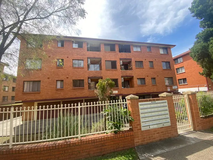 21/10 Forbes Street, Warwick Farm NSW 2170