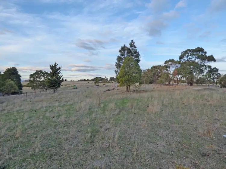 211 State Forest Road, Ross Creek VIC 3351