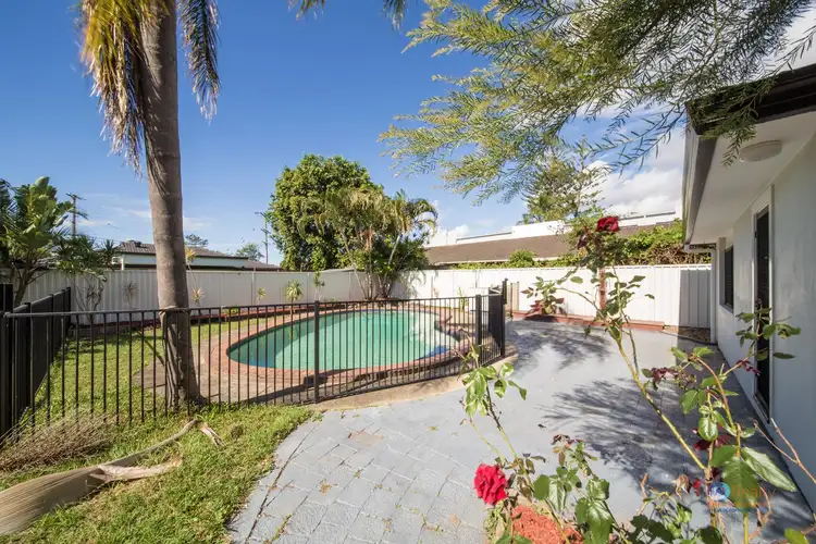 8 Moana Park Ave, Broadbeach Waters QLD 4218