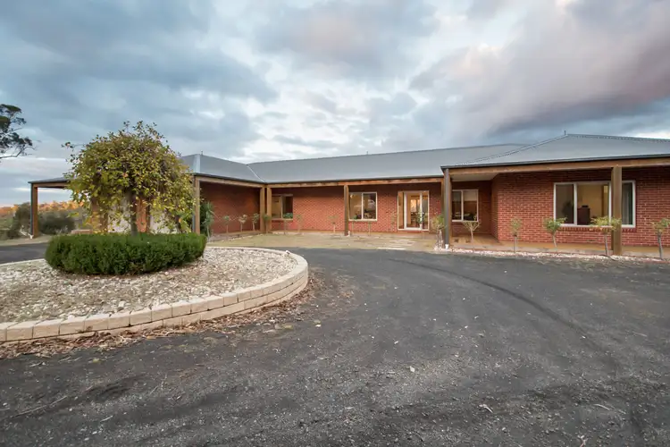 190 Doctors Creek Road, Clonbinane VIC 3658