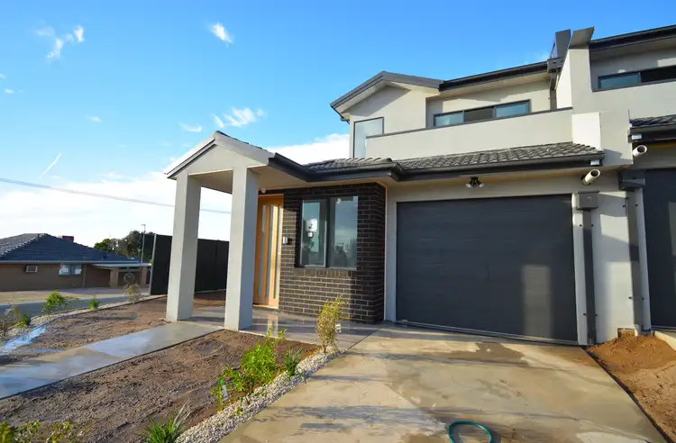 2/31 Houlahan Street, Kennington VIC 3550