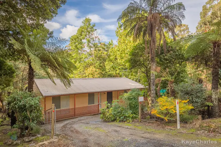 6 Suffolk Avenue, Cockatoo VIC 3781