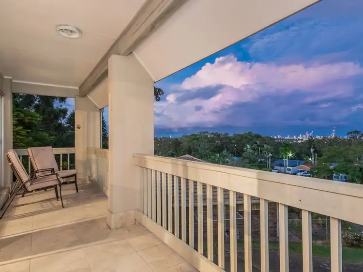 4 Harneil Place, Carrara QLD 4211