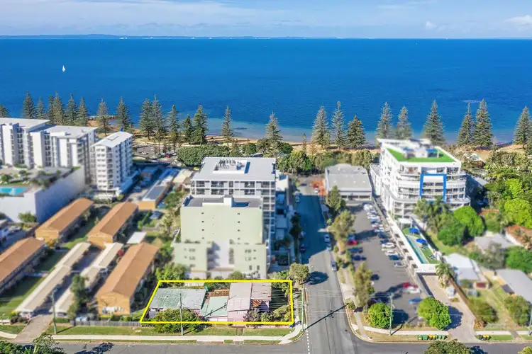 10 BUNTON STREET, Scarborough QLD 4020