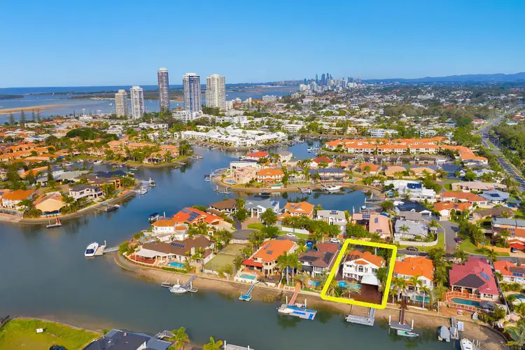 8 Folkstone Place, Runaway Bay QLD 4216