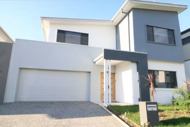 Room 3/12 Arrosa Street