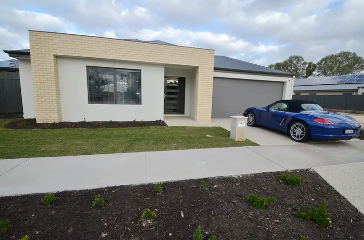 13 Lockhart Crescent, South Guildford WA 6055