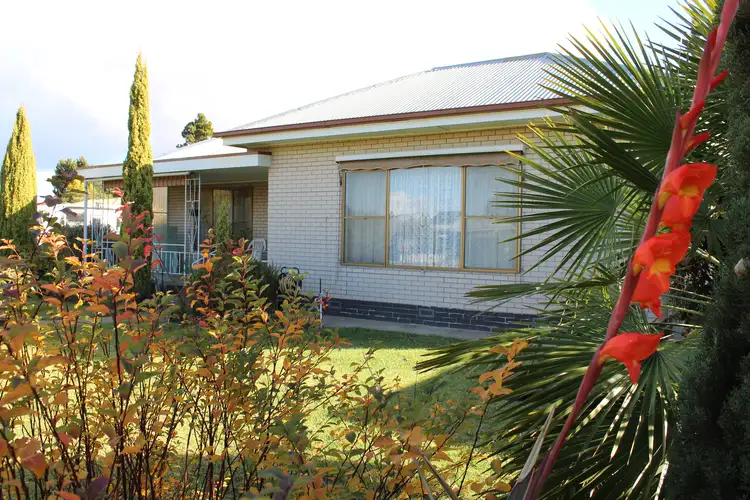8 Farmers Street, Nhill VIC 3418