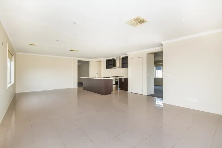 Fifth view of Homely house listing, 18 CIMMARON WAY, Kialla VIC 3631