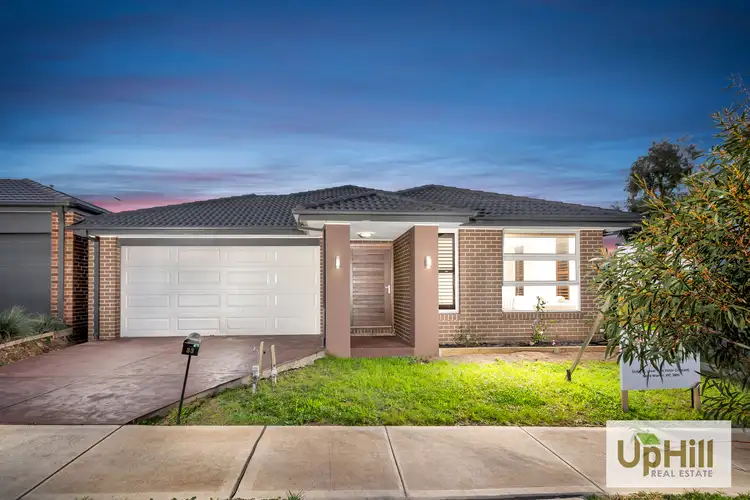 33 PALOMINO AVENUE, Clyde North VIC 3978