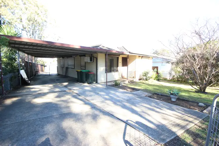 10 Thomas Avenue, Lurnea NSW 2170