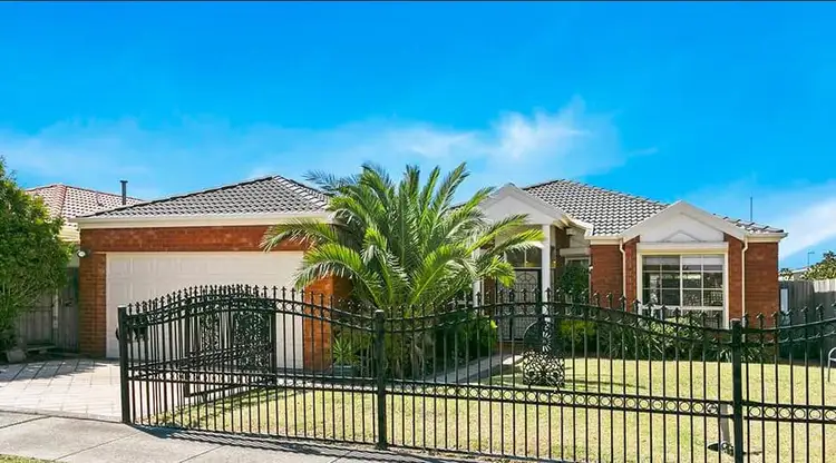 4 Villawood Avenue, Roxburgh Park VIC 3064