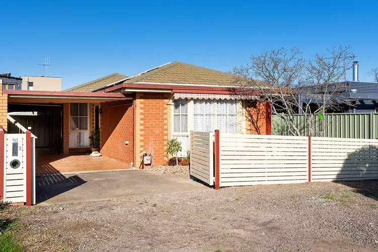 2/90 Farnsworth Street, Castlemaine VIC 3450