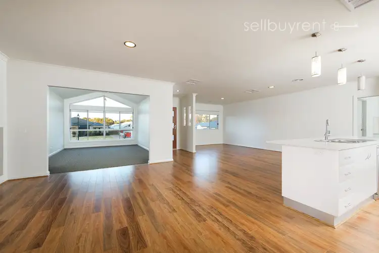Fifth view of Homely house listing, 6 CADDY COURT, Wodonga VIC 3690