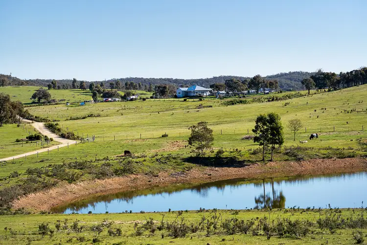 180 Pyrenees Highway, Elphinstone VIC 3448