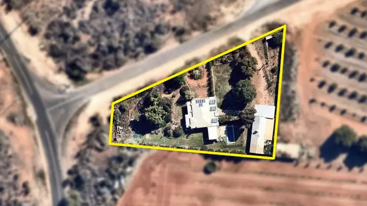Second view of Homely house listing, 10 BORONIA CRESCENT, Coomealla NSW 2717