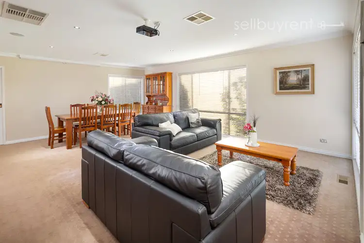 Sixth view of Homely house listing, 2 PHEFLEY COURT, Wodonga VIC 3690