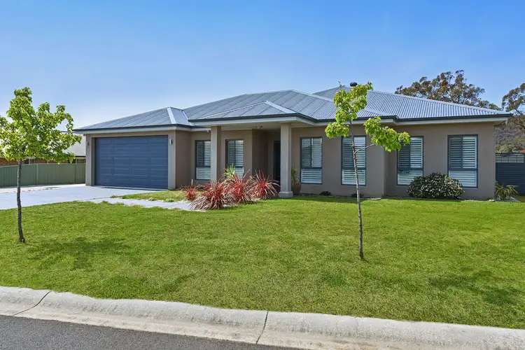 16 Robertson Street, Bowenfels NSW 2790