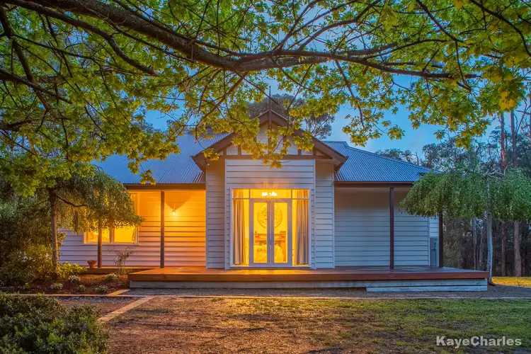 110 Mountain Road, Cockatoo VIC 3781