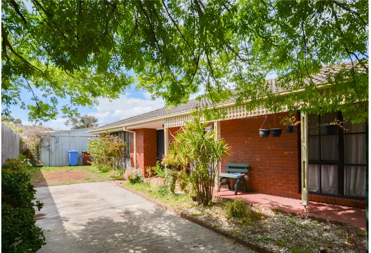 13 Gipps Crescent, Cranbourne North VIC 3977