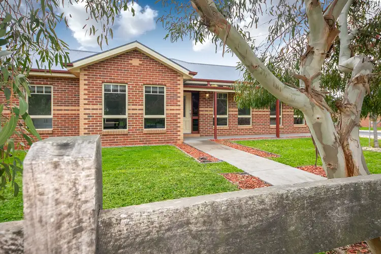 1/128 Barry Street, Romsey VIC 3434