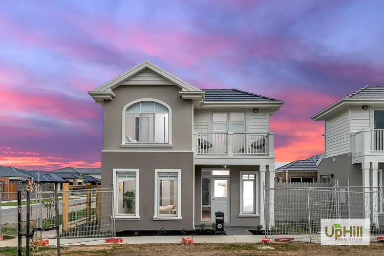 8 Corbin Walk, Officer VIC 3809