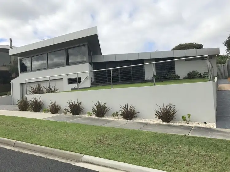 2 Holt Court, Inverloch VIC 3996