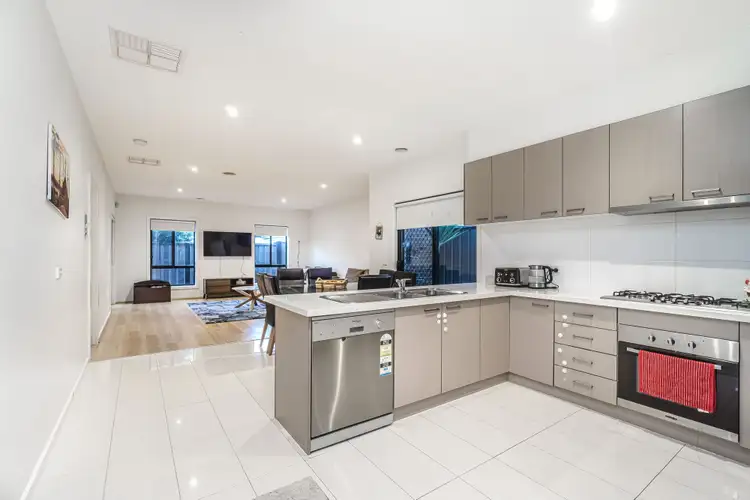 Sixth view of Homely house listing, 8 Folger Road, Craigieburn VIC 3064