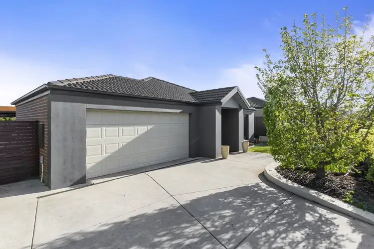 11 Moorabool Drive, Ballan VIC 3342