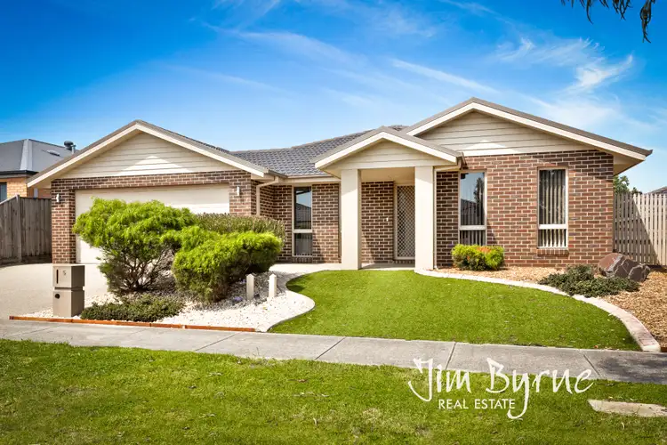 5 Armstrong Street, Cranbourne East VIC 3977