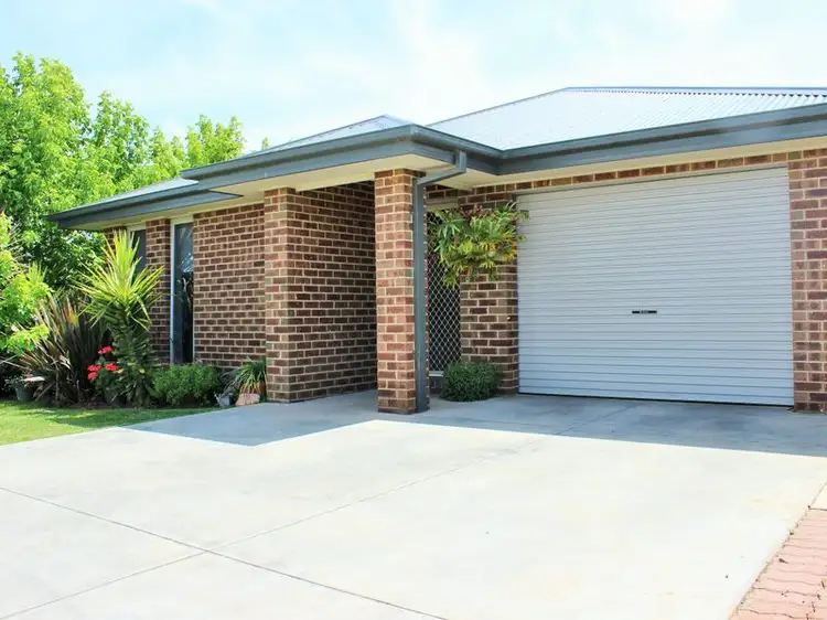 Second view of Homely house listing, 8 Aurora Place, Epsom VIC 3551