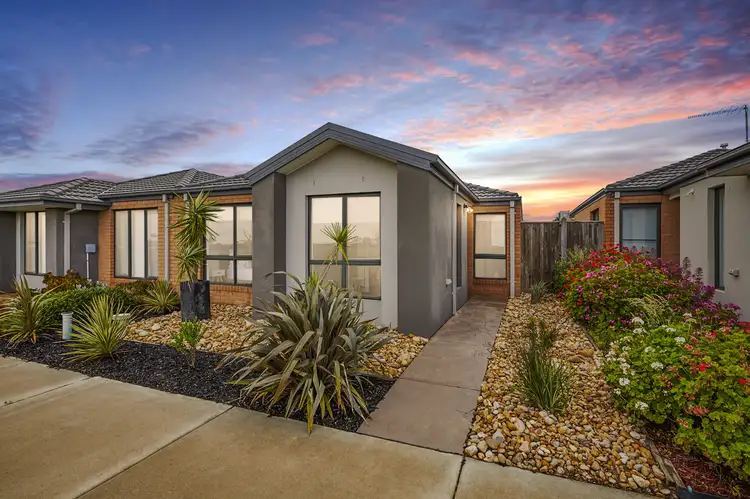 51 Harper Crescent, Cranbourne West VIC 3977