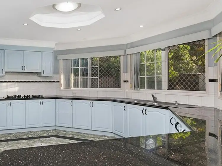 22 Windermere Crescent, Carindale QLD 4152