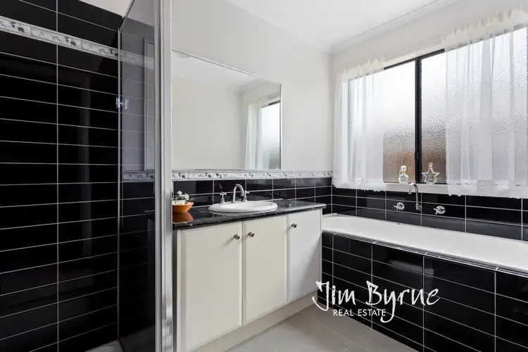Fifth view of Homely house listing, 28 Gallery Way, Pakenham VIC 3810