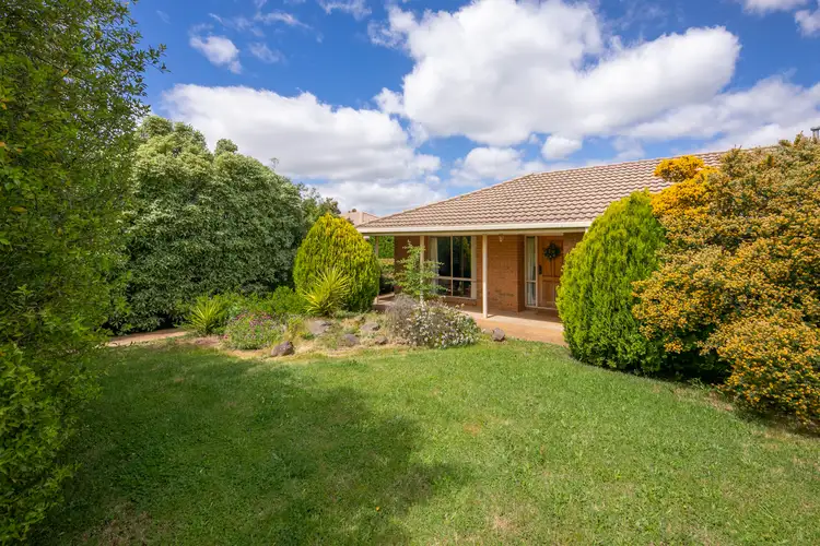 13 Robb Drive, Romsey VIC 3434