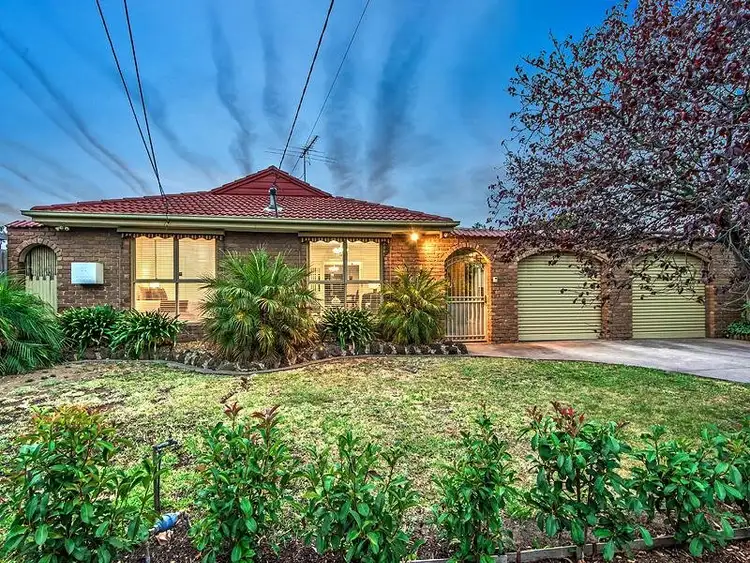 1 Ravenslea Crescent, Deer Park VIC 3023