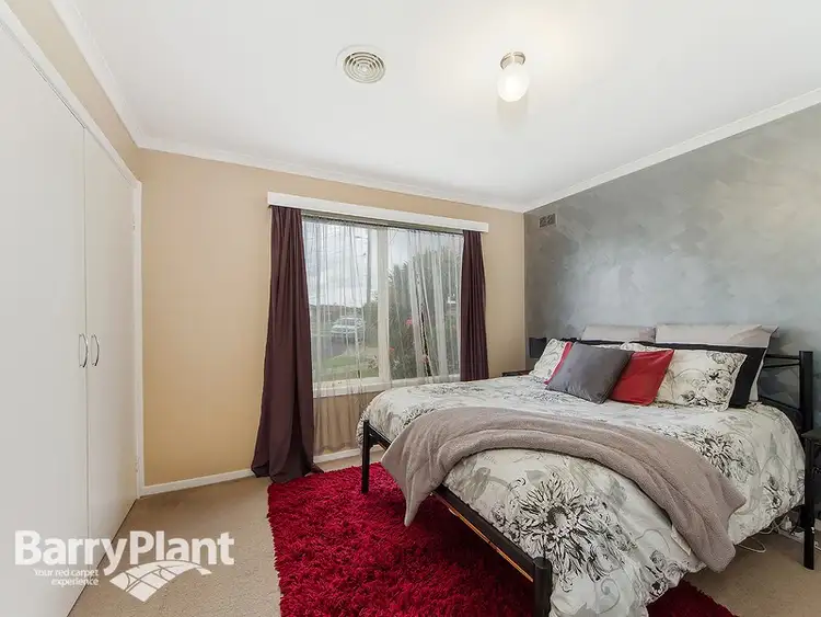 Fifth view of Homely house listing, 2 Antrim Court, Deer Park VIC 3023