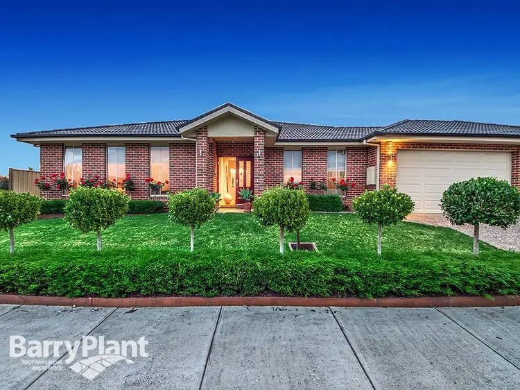 32 Pawleena Circuit, Cairnlea VIC 3023