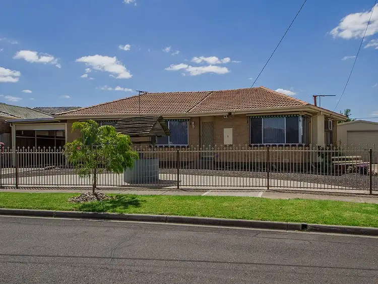 8 Runcorn Crescent, Deer Park VIC 3023