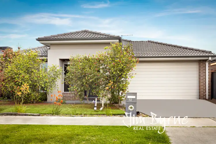 32 Bacchus Road, Cranbourne West VIC 3977