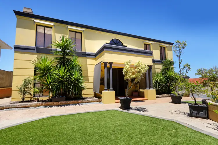 32 BRAMWELL ROAD, Noranda WA 6062