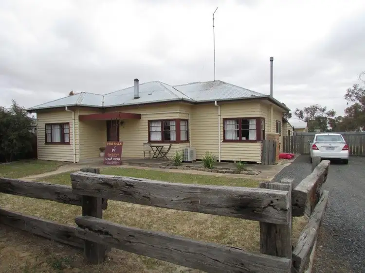 10 Livingstone Street, Warracknabeal VIC 3393