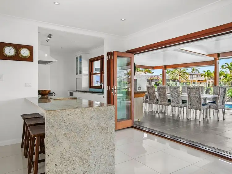 10 Drysdale Place, Paradise Point QLD 4216