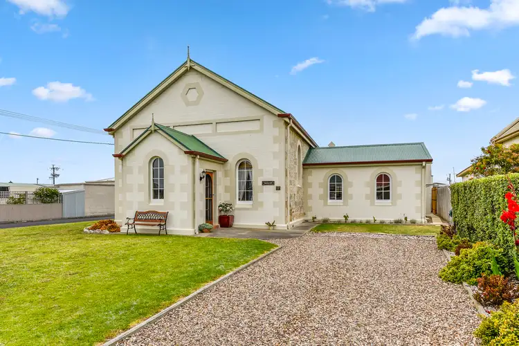 17 Bookey Street, Port Macdonnell SA 5291